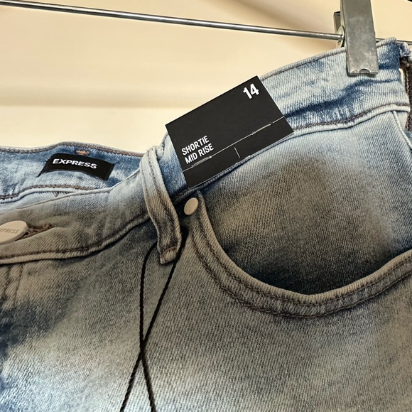 NEW Mid Rise Shorts - Picture 3 of 4